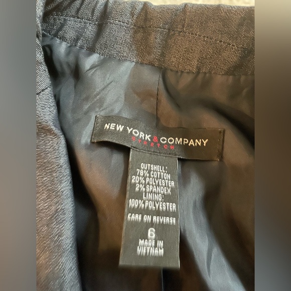 Beautiful business suit in very good condition - Picture 3 of 3